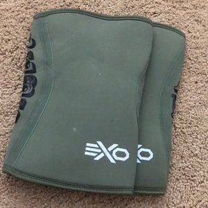 Exo knee sleeves